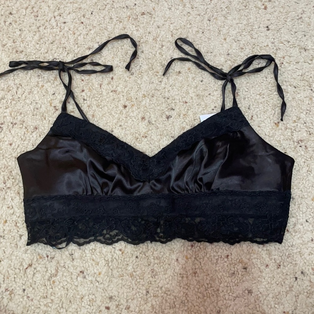 Forever 21 Black Lace Trim Crop Top